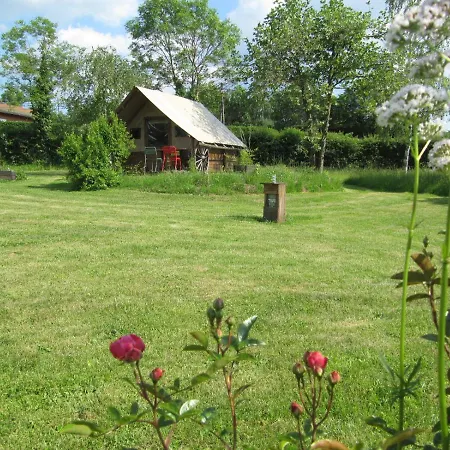 Les Cabanes De L'ouest Camping